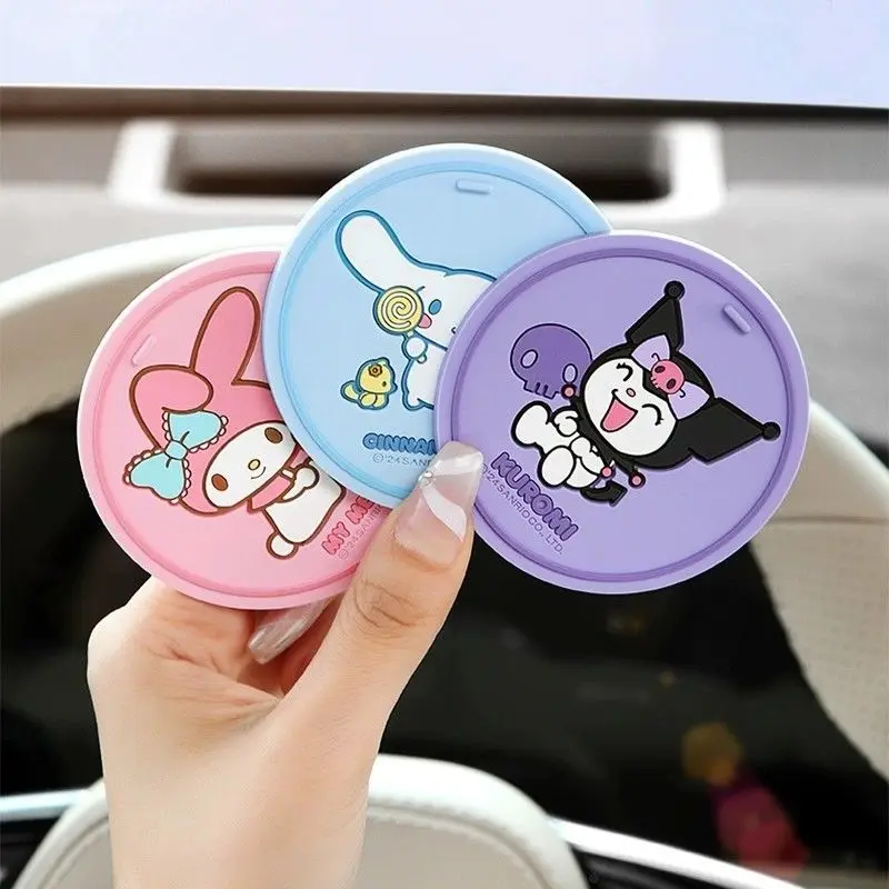 Kawaii Tech Accessories - Mata antypoślizgowa do samochodu Sanrio Kuromi,